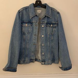 Sundance denim trucker jacket, fitted. Size Medium